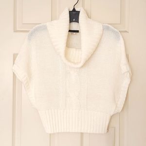 NWT. Junior Cropped sweater vest with cowl neck and front pattern.